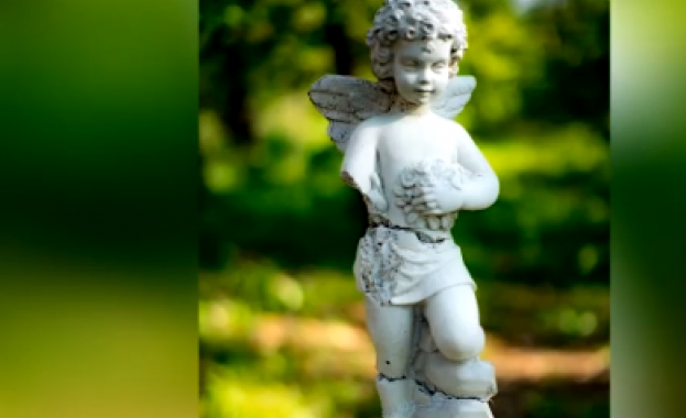 Счупиха паметника на убития ученик Георги Игнатов 15 годишният младеж беше