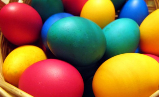 Унесени в красивите шарки които придаваме на великденските си яйца