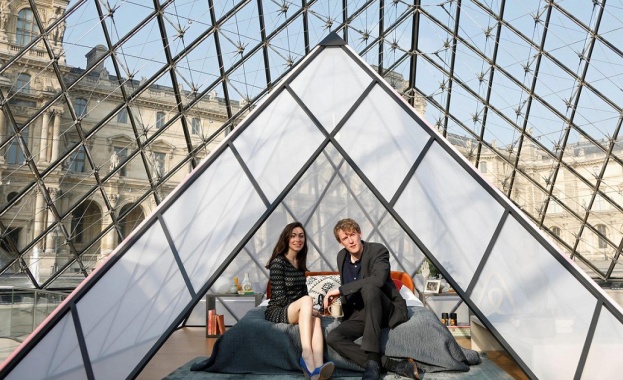 26 годишната Даниел Молинари спечели конкурс на Лувъра и платформата за