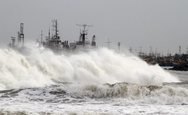 Властите на индийския източен щат Одиша съобщиха че са евакуирали