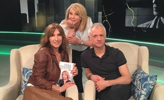 И двамата са артисти и двамата обичат сцената и точно