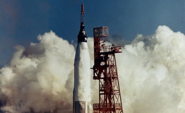 На 5 май 1961 г. ракетата-носител „Редстоун 3” извежда космическия