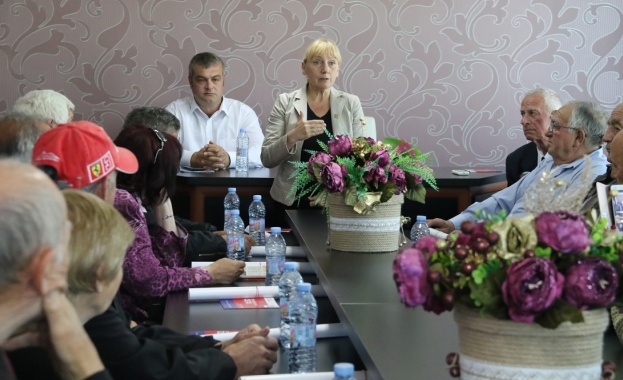 ГЕРБ владеят повечето институции хората още се страхуват Когато ГЕРБ