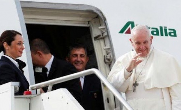 Главата на Римокатолическата църква папа Франциск стъпи на Българска земя