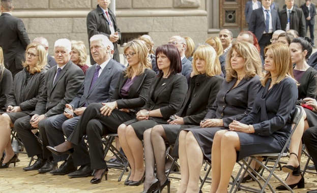 Председателят на Народното събрание Цвета Караянчева и народни представители присъстваха