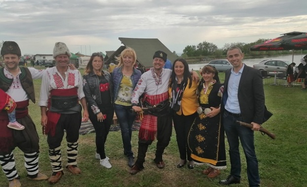 Традиционна българска сватба беше представена днес по време на фолклорния