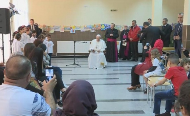 Във втория ден от апостолическото си посещение в България папа