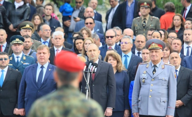 Малко са държавите съхранили своето име вяра и език през