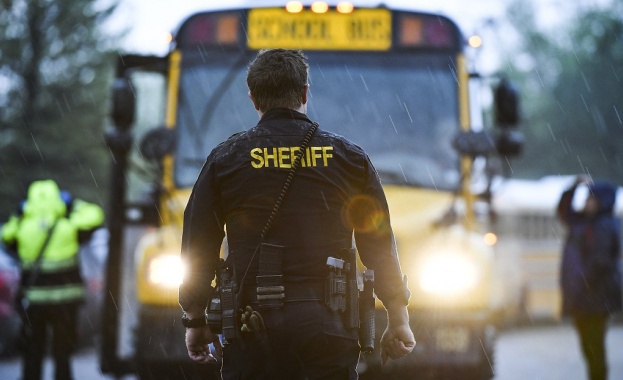 Двама ученици откриха стрелба вчера в училище в Хайландс Ранч