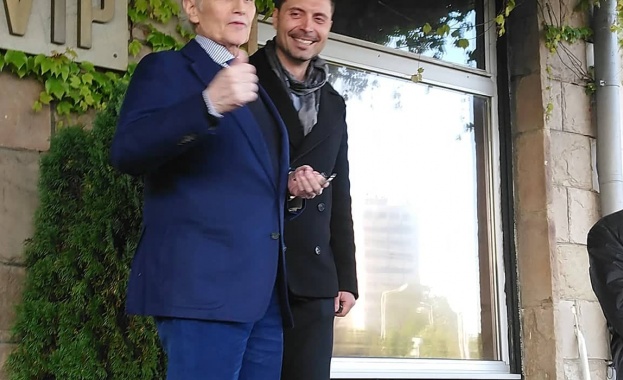 Легендарният тенор Хосе Карерас кацна на българска земя в 18 45