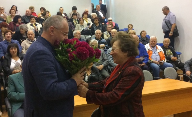 Нека кажем на хората в България че имат избор Ако