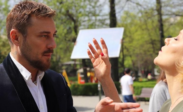 Да танцува танго насред кафене в търсене на любовта