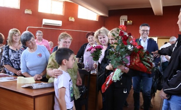 Елена Йончева се бори с корупционната машина у нас и