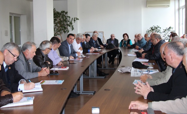 Трябва да има обща европейска отбрана защото Европейският съюз има