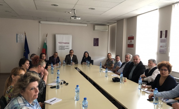 До момента представителите на България в Европейския парламент не взимаха