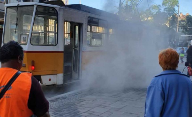 Трамвай движещ се по линия 10 се запали тази сутрин