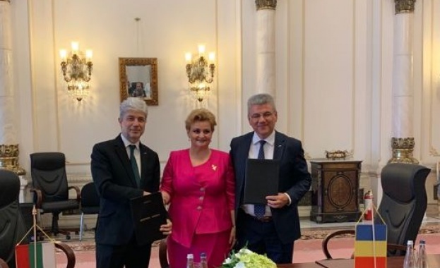 Министърът на околната среда и водите Нено Димов вицепремиерът и