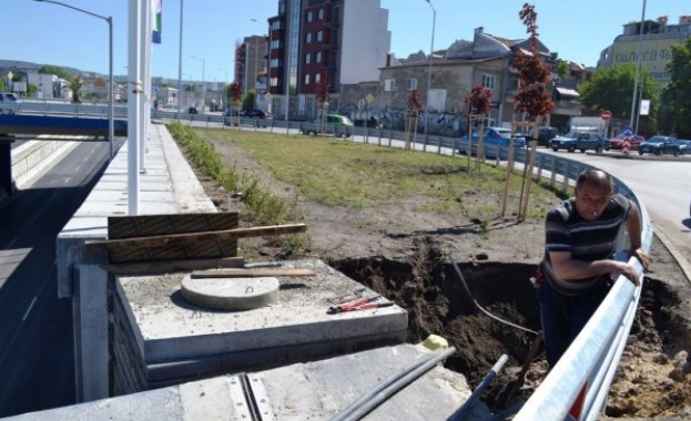 Трапът който се отвори върху новото кръгово кръстовище над булевард