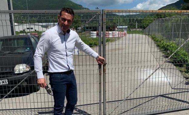 При посещението си в гр Твърдица кандидатът за евродепутат от