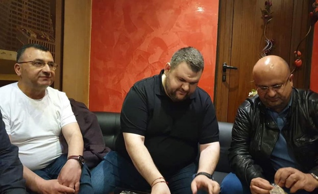 Три дни преди изборите за Европейски парламент вторият в листата