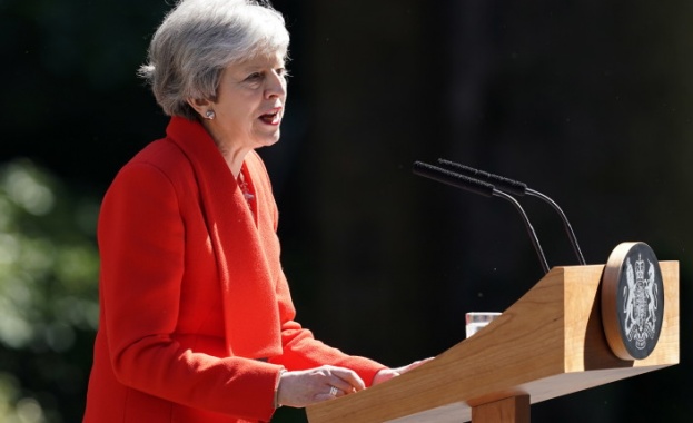 Премиерът на Великобритания Тереза Мей обяви че подава оставка на