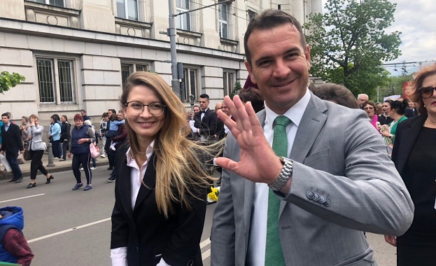 Честит празник на всички българи най светлият български празник който трябва