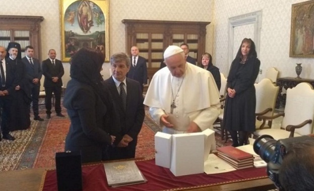 Бъдете посланици на мира с тези думи негово светейшество