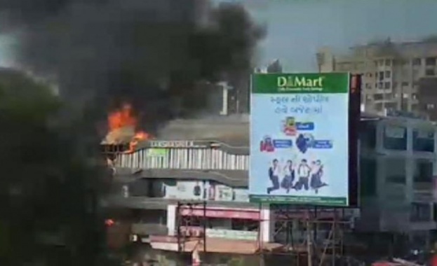 Огънят избухнал в училище в град Сурат Много от младежите