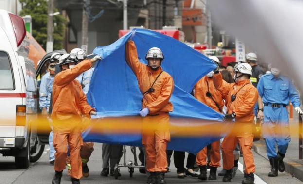 Трима убити и 19 ранени при нападение с нож във