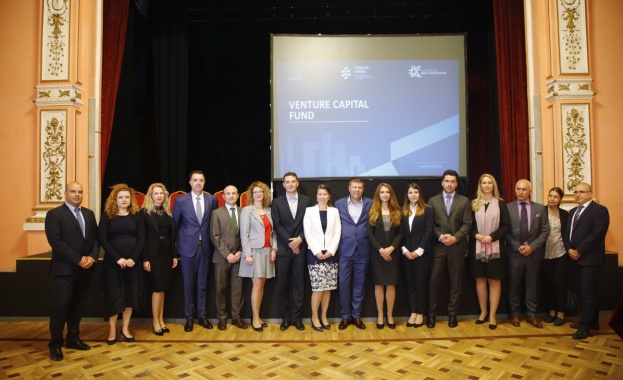 Фонд на фондовете подписа договор с избрания финансов посредник за