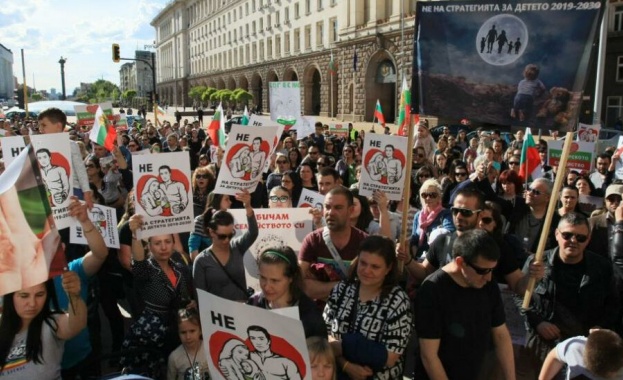 Протестиращите родители срещу Стратегията за детето излизат на протест на