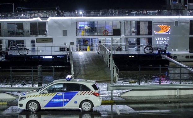 Най малко седем души са загинали и близо 20 са в