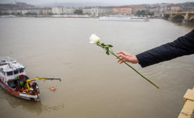 Потъването на туристическото корабче в Будапеща при което загинаха най малко