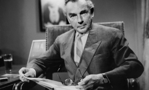 Някои хора изхвърлят детството си като стара шапка Забравят за