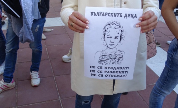 С искане за справедливост и отглеждане на децата с увреждания