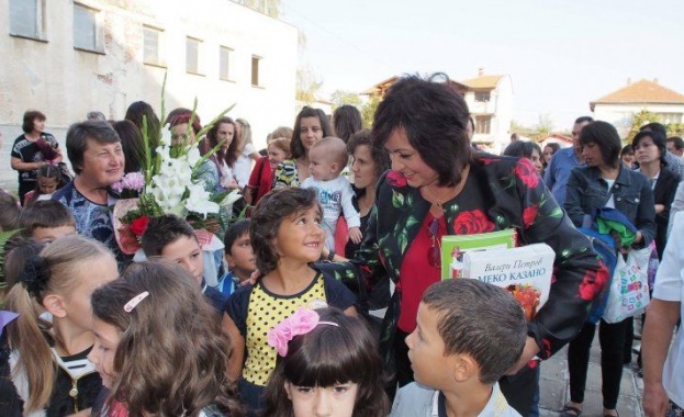 Председателят на БСП Корнелия Нинова отправи поздрав към българските деца