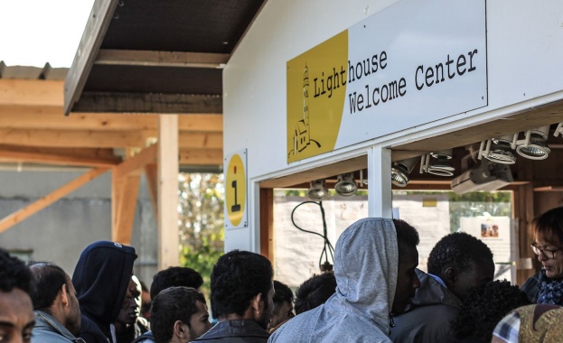 Петима германски полицаи пострадаха при безредици в център за бежанци