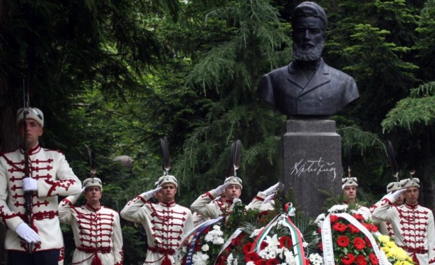 Точно в 12 00 ч в цялата страна прозвучаха сирените в