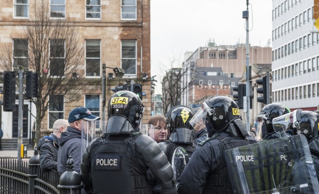 Полицията в Северна Ирландия откри бомба под колата на полицай