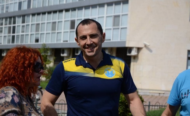 Апартаментът на последния етаж на сградата Royal Hill на бул