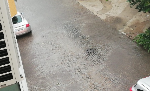 Мощен порой отново удари Пловдив Екипи на Пожарната премахват отломките