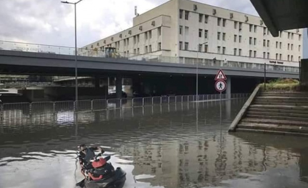 Ситуацията в Пловдив след снощния проливен дъжд постепенно се нормализира