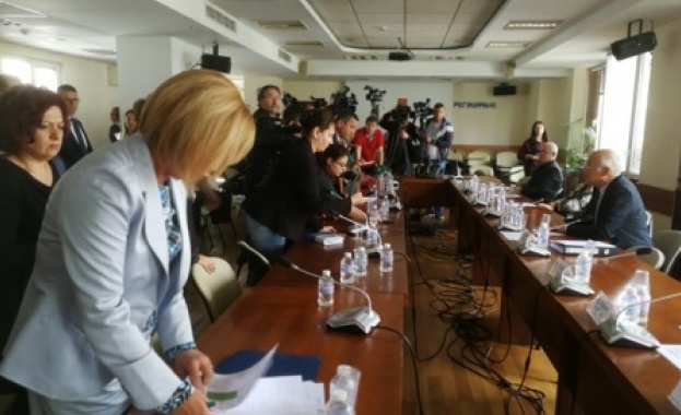 Не одобрявам процедурата която е избрала Комисията за енергийно и