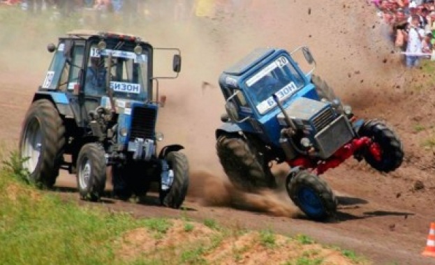 В Русия трактори бяха използвани за състезание 33 ма руски смели