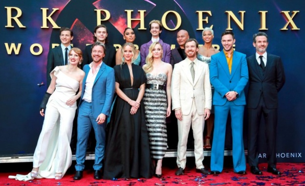 Момичетата се събраха Дженифър Лорънс Софи Търнър и Джесика Частейн