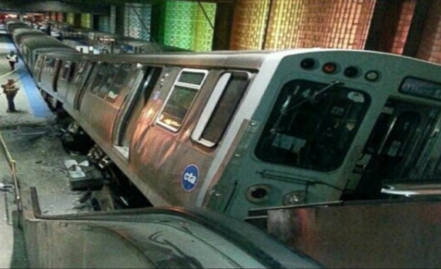 Вагон от метрото в Бостън дерайлирала в събота сутринта. Девет