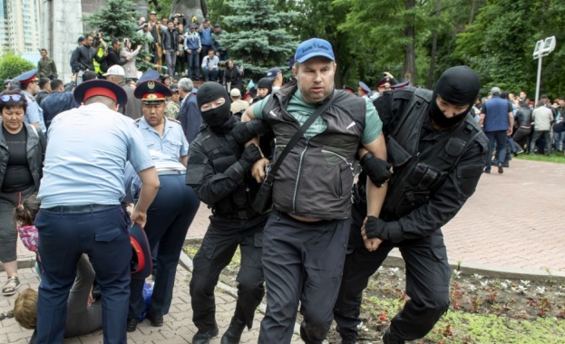 Няколко десетки души бяха задържани в Нур Султан Казахстан от