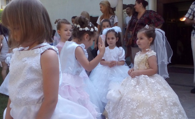 Малките принцеси на Асеновград започнаха да се подготвят за празника