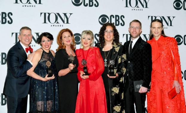 Градът на ада спечели награда Тони за най добър мюзикъл а