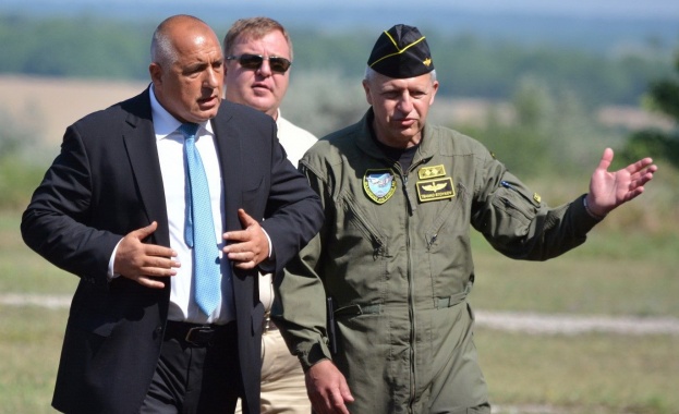 Президентът Радев можеше две години да говори срещу Слави Трифонов